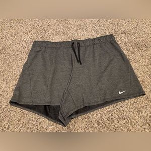 NIKE Athletic Short